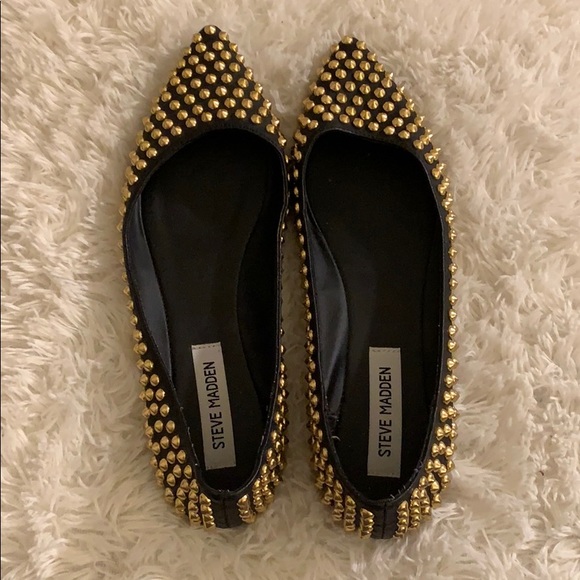 Steve Madden Shoes - Steve Madden studded flats